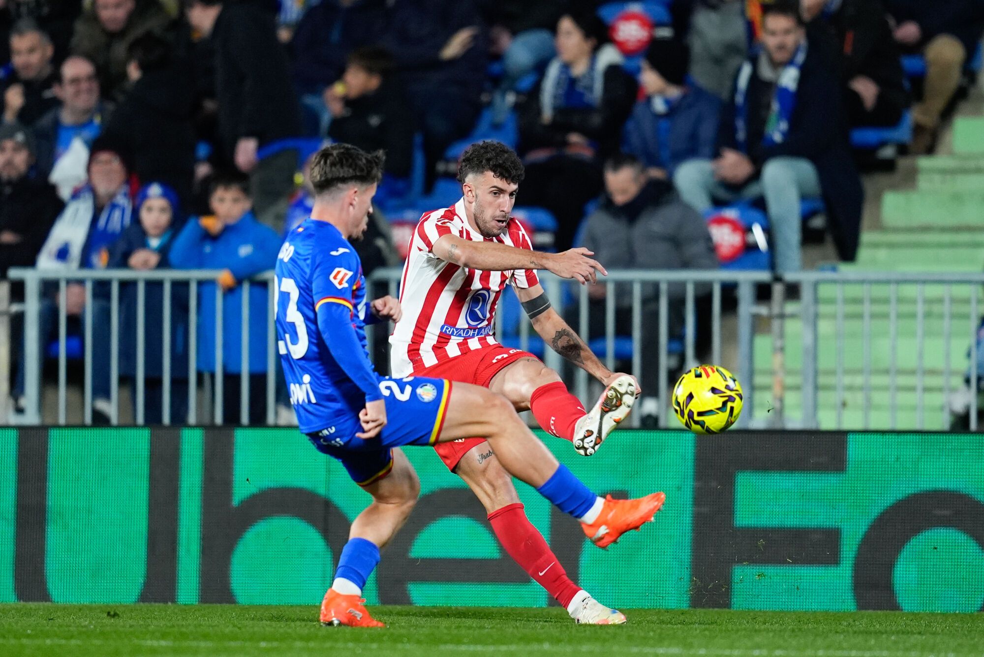 Matteo Ruggeri of Atletico de Madrid in action during the Spanish League, LaLiga EA Sports, football match played between Getafe CF and Atletico de Madrid at Coliseum de Getafe stadium on November 23, 2025, in Getafe, Spain. AFP7 23/11/2025 ONLY FOR USE IN SPAIN. Dennis Agyeman / AFP7 / Europa Press;2025;SOCCER;SPAIN;SPORT;ZSOCCER;ZSPORT;Getafe CF v Atletico de Madrid - LaLiga EA Sports;
