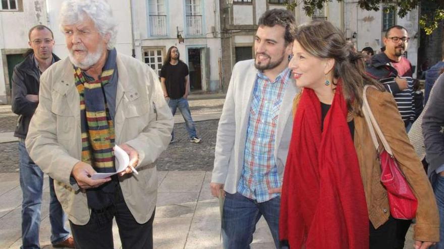 El líder de Podemos Galicia (c) con Beiras y Yolanda Díaz.