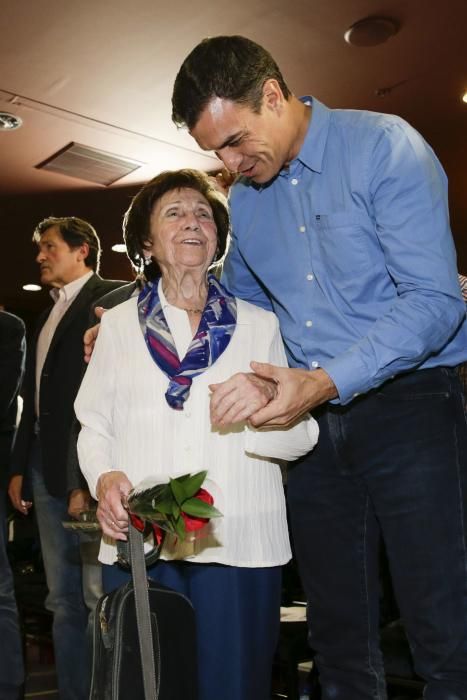 Pedro Sánchez participa en la Fiesta de la Rosa en Oviedo