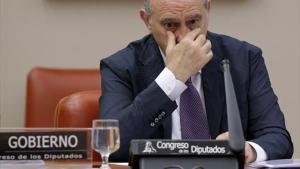 El ministro del Interior en funciones, Jorge Fernández Díaz, en una comparecencia en el Congreso en 2015.