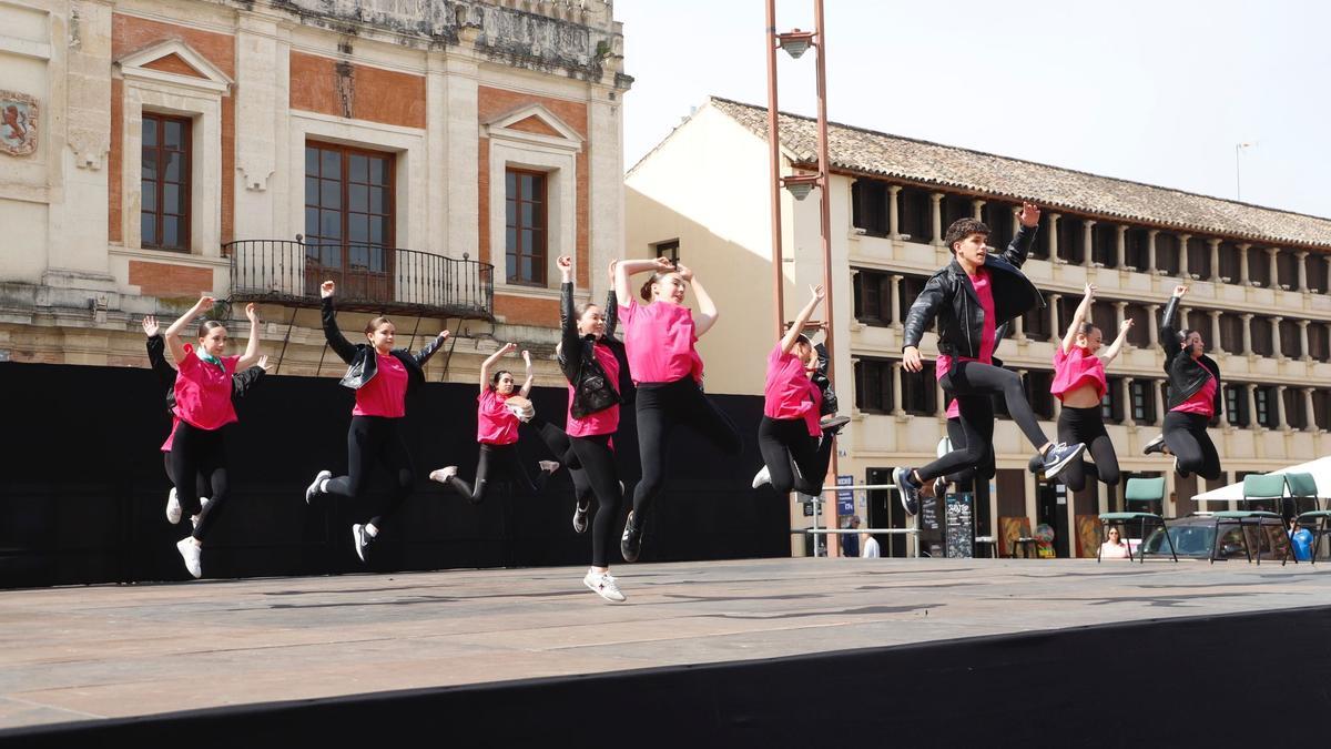 Flashmob en La Corredera para celebrar el Día de la Danza