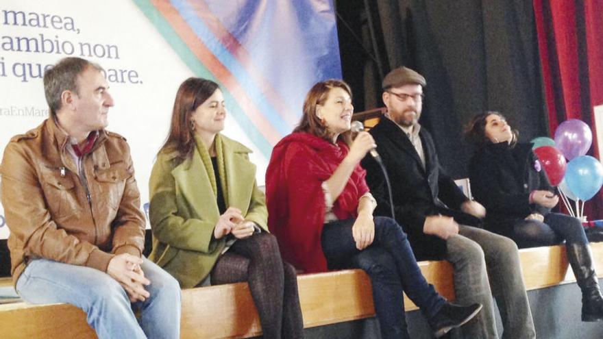 Yolanda Díaz y Martiño Noriega (ambos a la derecha), ayer, en Teo.