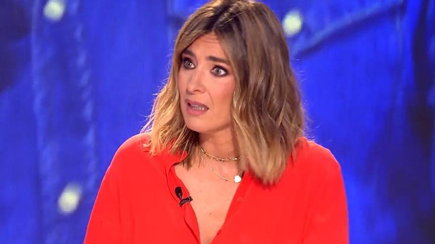 Sandra Barneda obligada a intervenir por los desagradables comentarios de un copresentador de La última noche a una invitada: &quot;No te digo lo que se me está cayendo a mi de escucharte&quot;