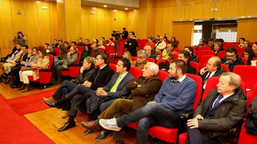 Una actividad reciente en el salón auditorio de la Cámara de Comercio en Vilagarcía.   | // IÑAKI ABELLA