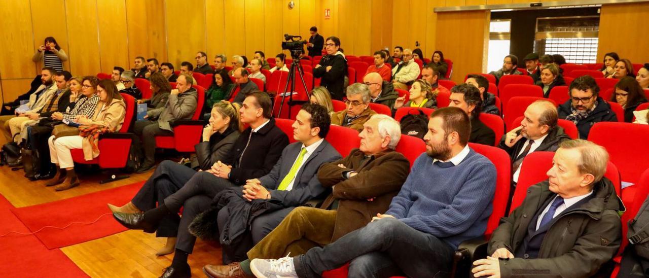 Una actividad reciente en el salón auditorio de la Cámara de Comercio en Vilagarcía.   | // IÑAKI ABELLA