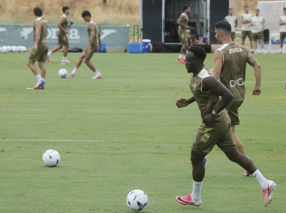 La vuelta al trabajo del Córdoba CF tras superar al Girona, en imágenes