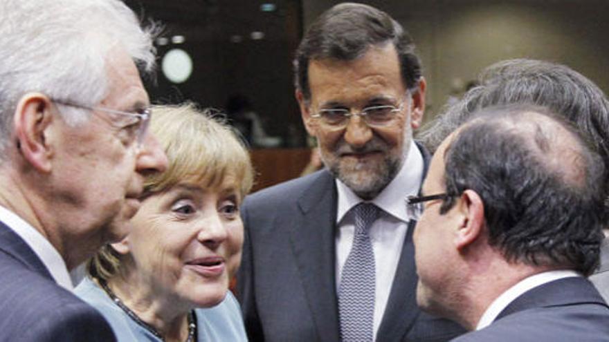 Rajoy, con Merkel, Hollande y Monti, en la reunión de esta semana.