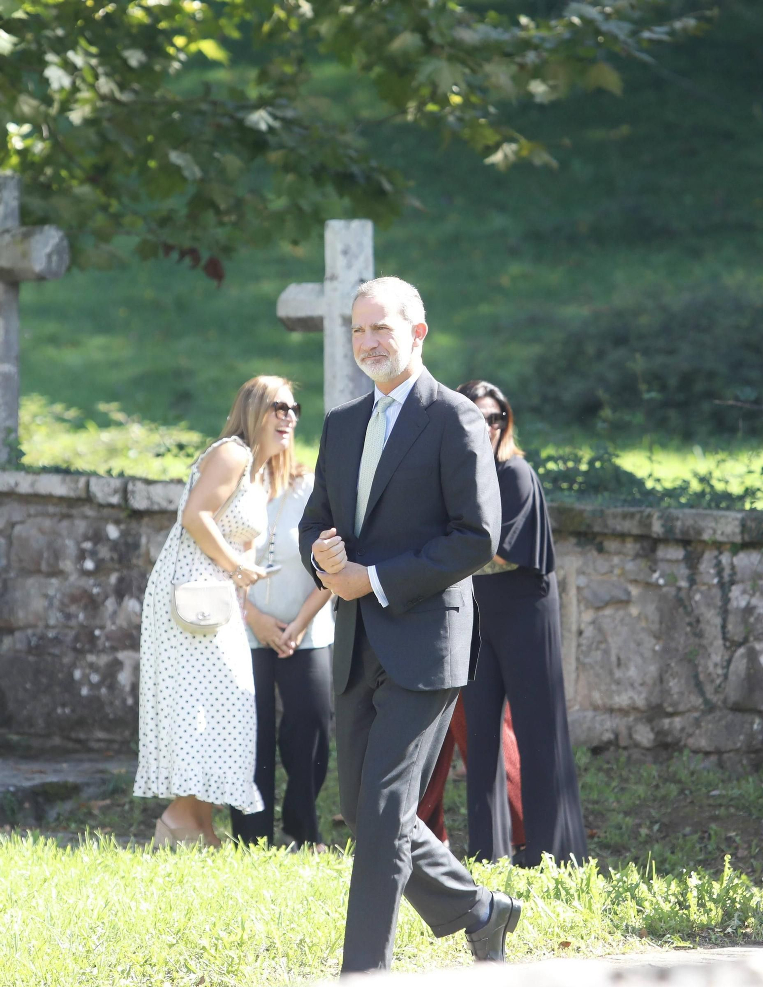 El Rey Felipe VI, testigo de excepción en la boda de su ahijado en Gijón (en imágenes)