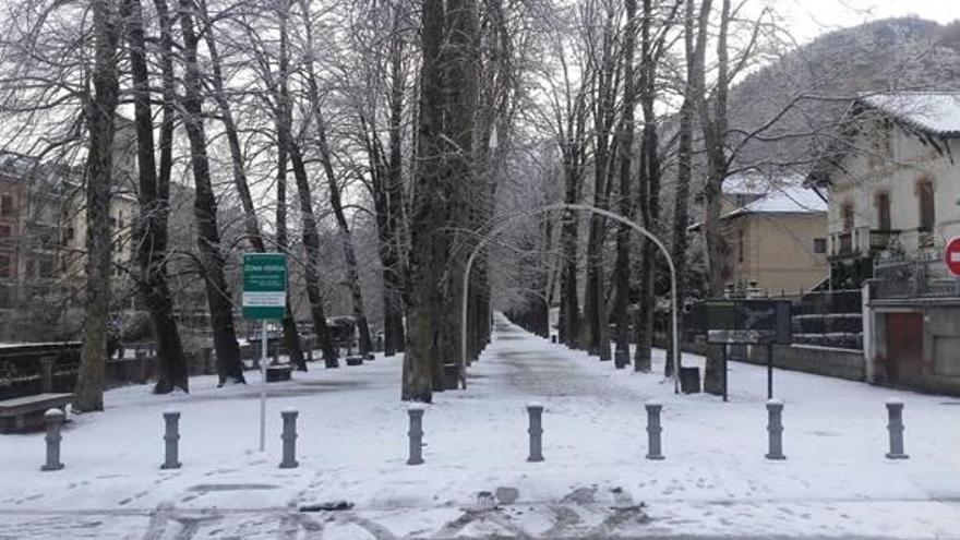 El paisatge va quedar ben blanc, ahir, a Camprodon.