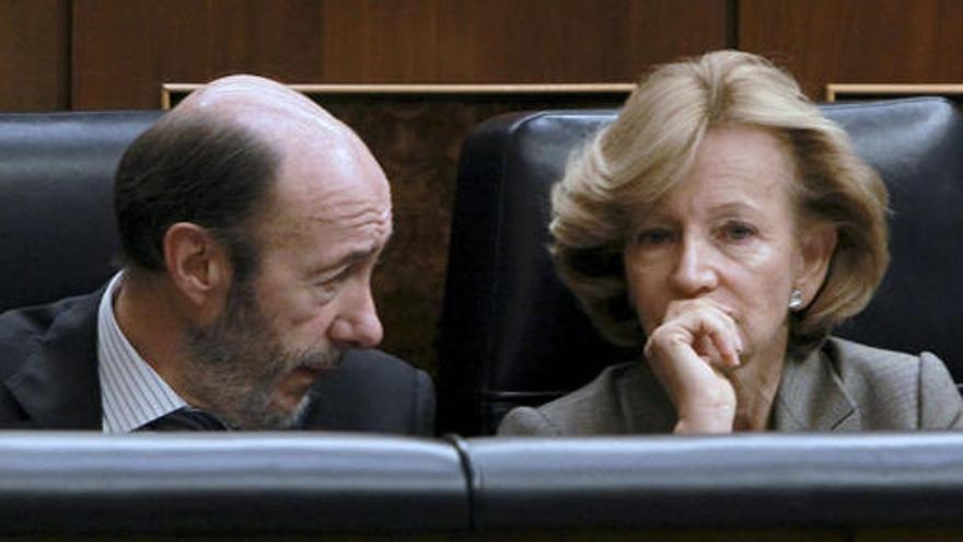 Elena Salgado junto a Rubalcaba en el Congreso.