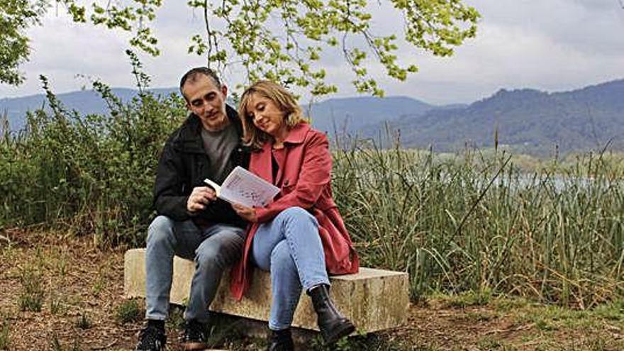 L&#039;autora del llibre, Laura Geli, i el seu germà Jaume, que l&#039;ha il·lustrat.