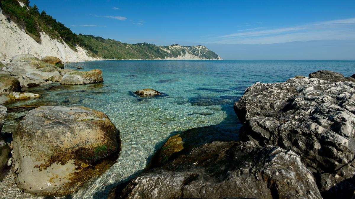 Agua cristalizada de Portonovo a la bahía