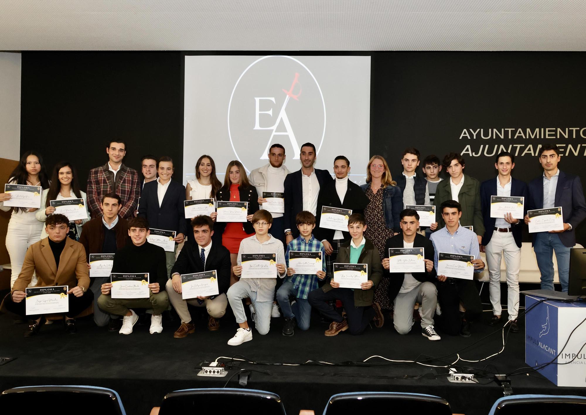 Entrega de diplomas de finde curso a los alumnos de la Escuela Taurina de Alicante