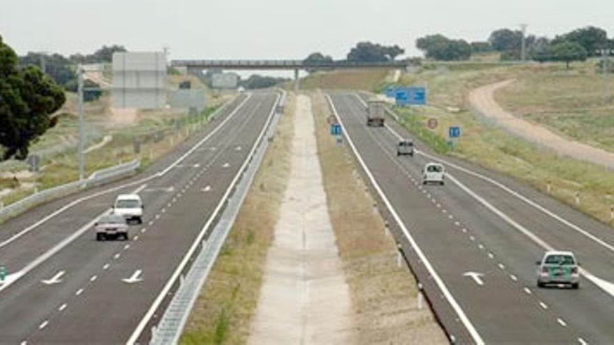 El Consejo de Gobierno aprueba la contratación de dos tramos de autovía Plasencia-Portugal por 96,5 millones de euros