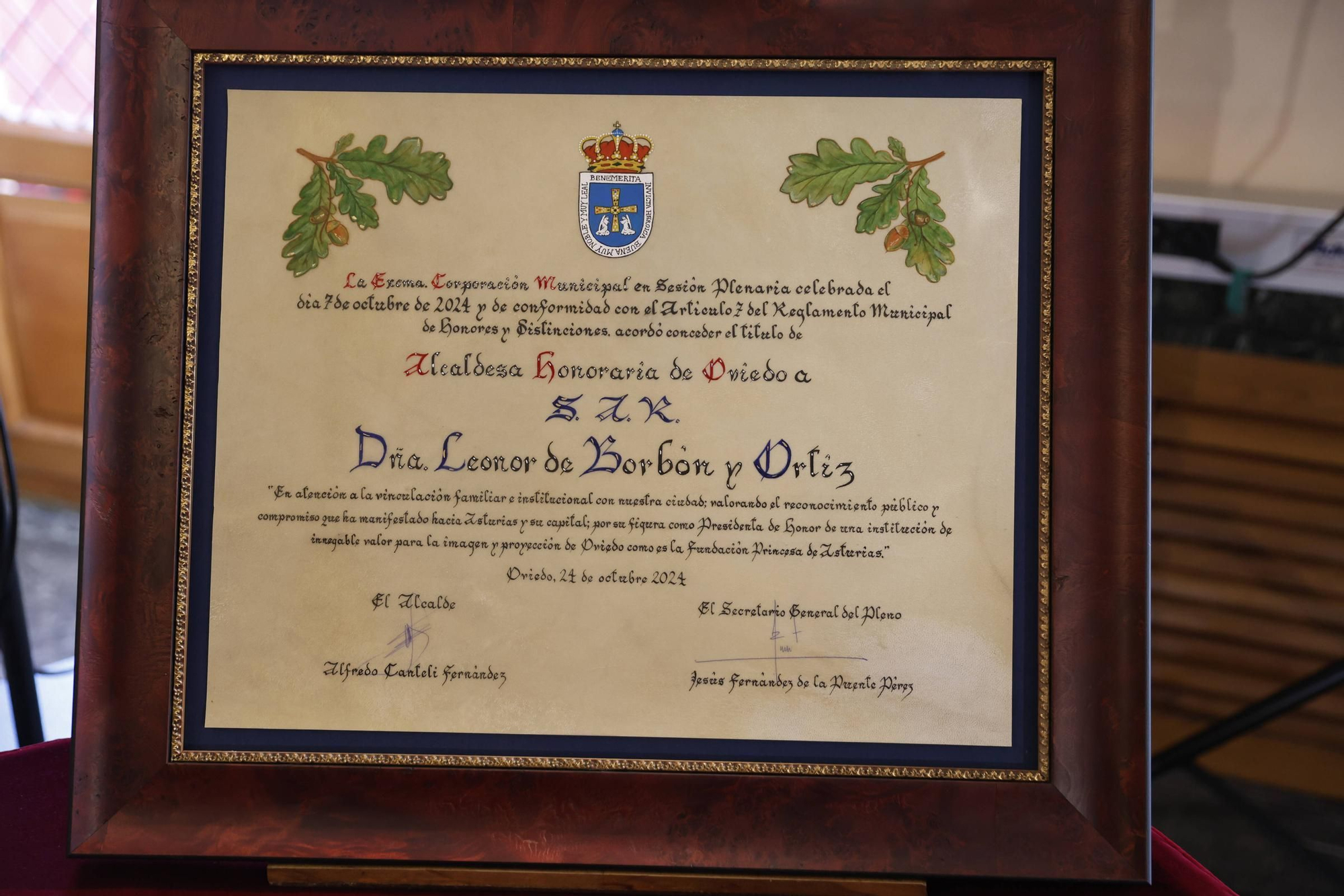 La Princesa Leonor recibe la Medalla de Asturias y el título de Alcaldesa Honoraria de Oviedo.