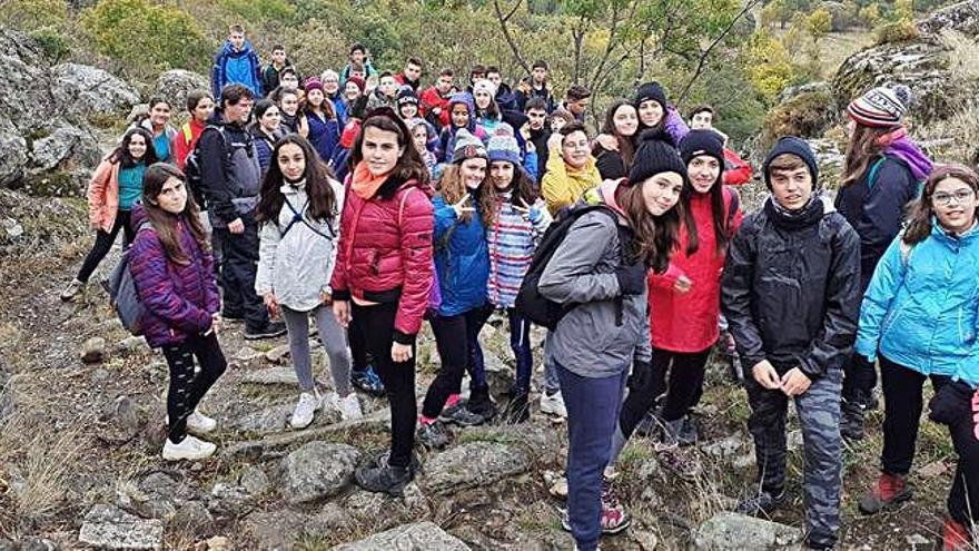 Foto de familias de los alumnos en Sanabria.