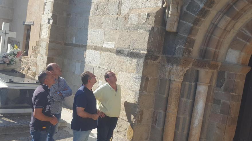 Jesús María Prada Saavedra visita la iglesia de Santa María.