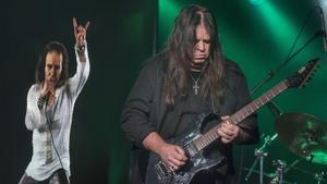 Holograma de Ronnie James Dio y el guitarrista Craig Goldy, en Bikini