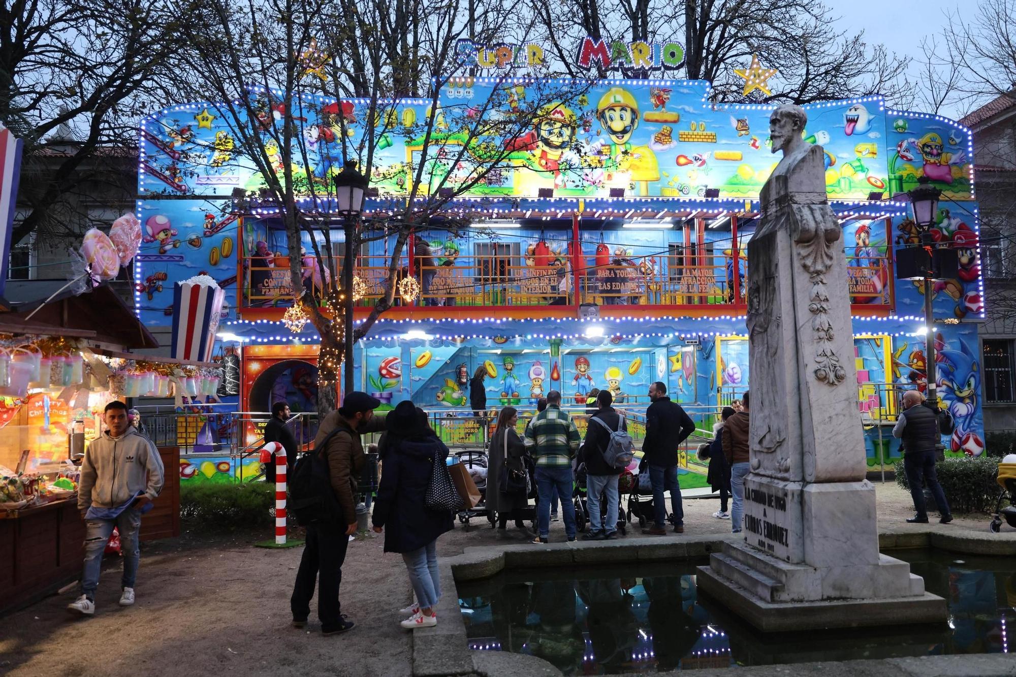 Un Belén Monumental y las calles llenas en el primer domingo navideño