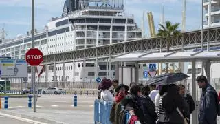 Los cruceristas bolivianos retenidos en Barcelona pagaron hasta 10.000 euros por el billete y los visados