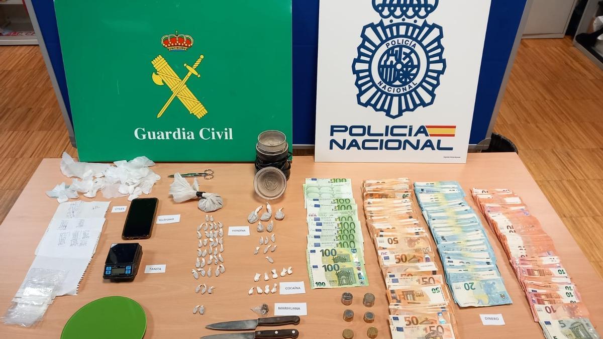 El material incautado en la operación conjunta desarrollada por Guardia Civil y Policía Nacional en Cangas.