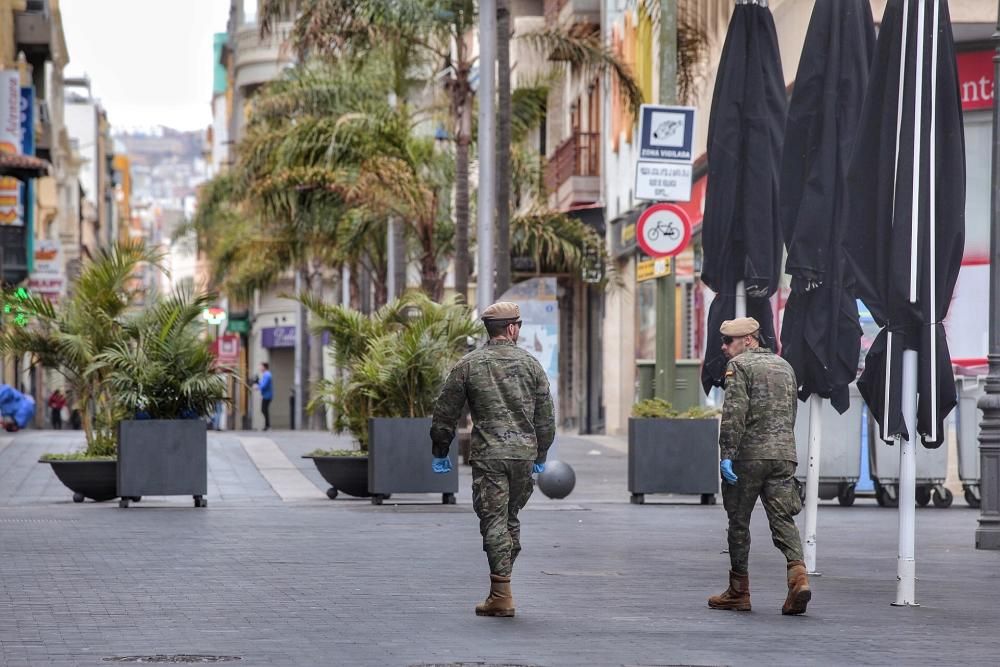 Militares patrullando por Santa Cruz