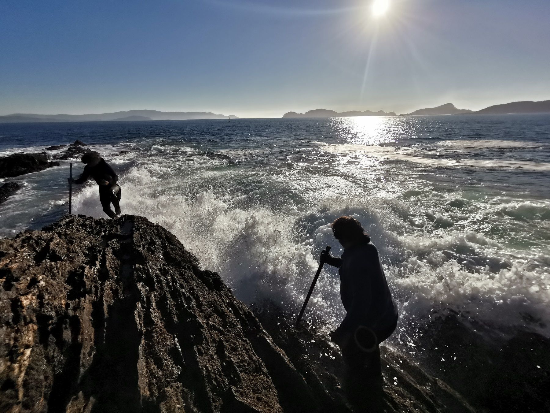 Percebeiros de Cangas vuelven al "manicomio" de la Costa da Vela