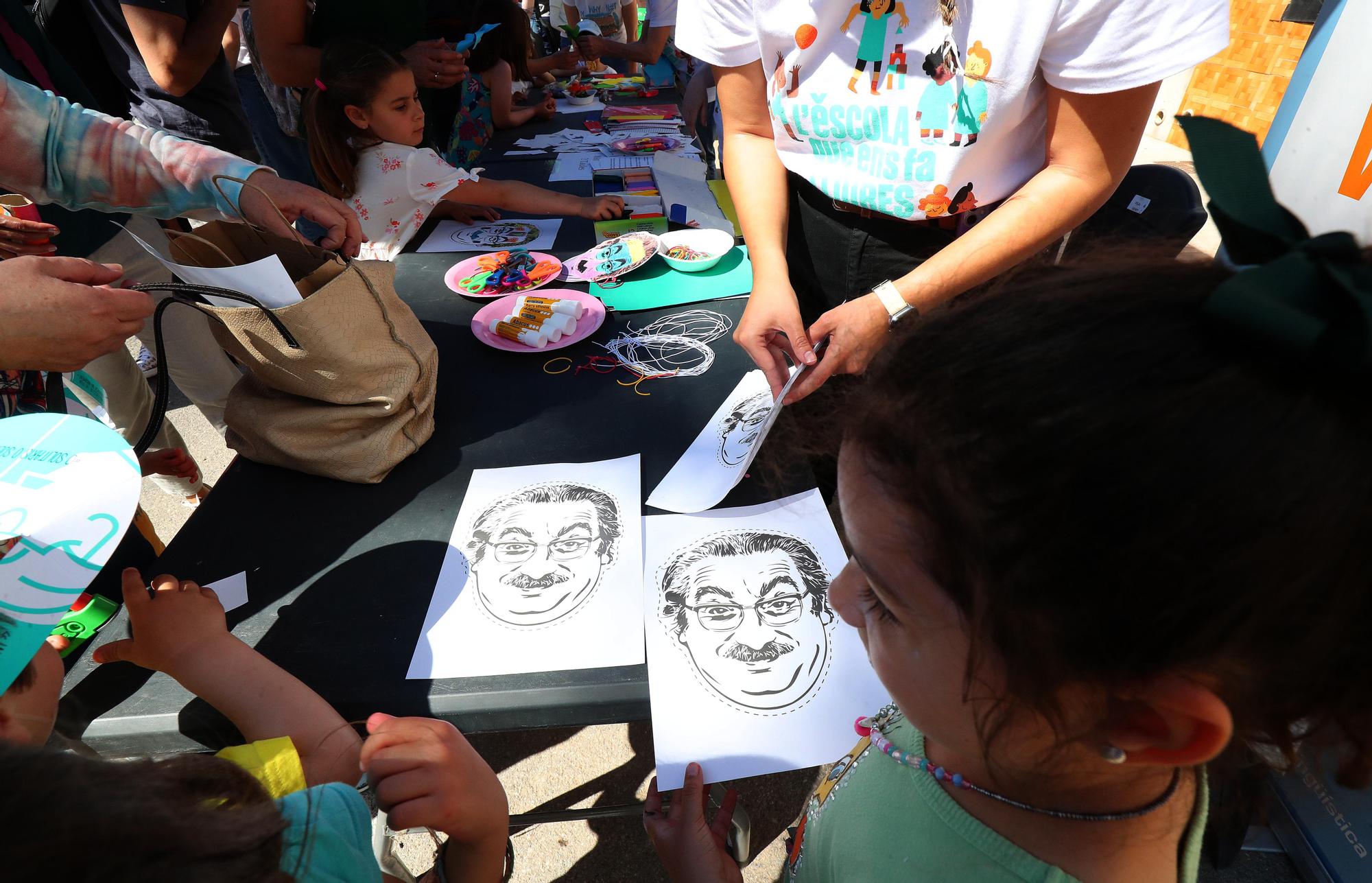 Miles de niños y sus familias viven la fiesta por la lengua en les trobades de Rafelbunyol y Almenara