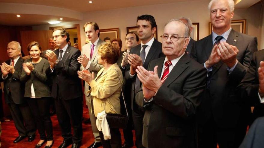 Parte de los asistentes al homenaje en el Colegio de Peritos.