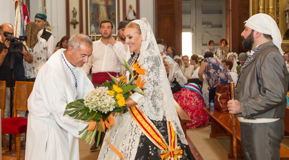 Los festeros de Mutxamel rinden homenaje a su Patrona