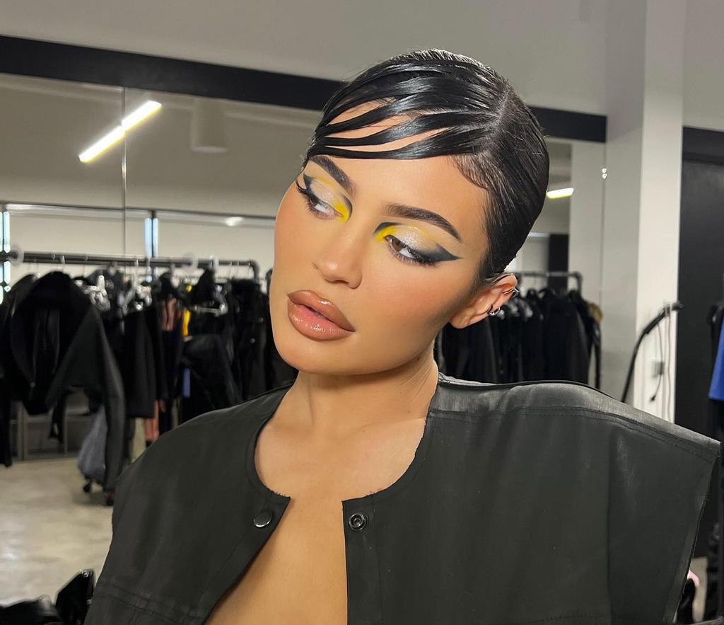 Kylie Jenner con maquillaje de fantasía tipo 'Euphoria'.