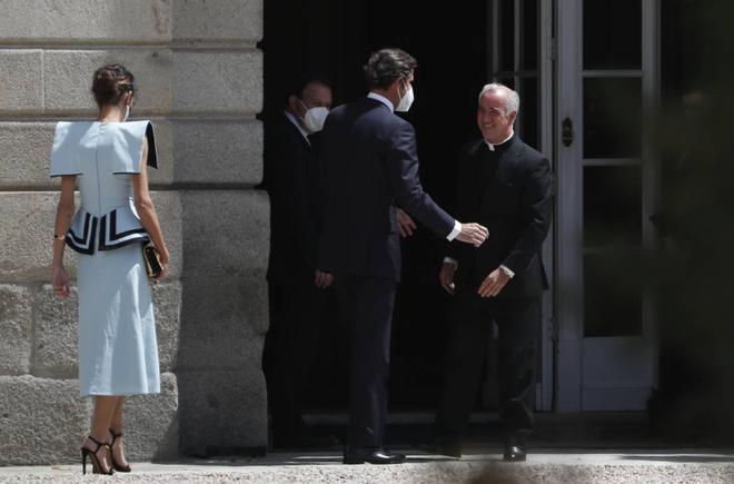 Detalle de la espalda del look de Inés Domeq en la boda de Carlos Fitz James Stuart y Belén Corsini