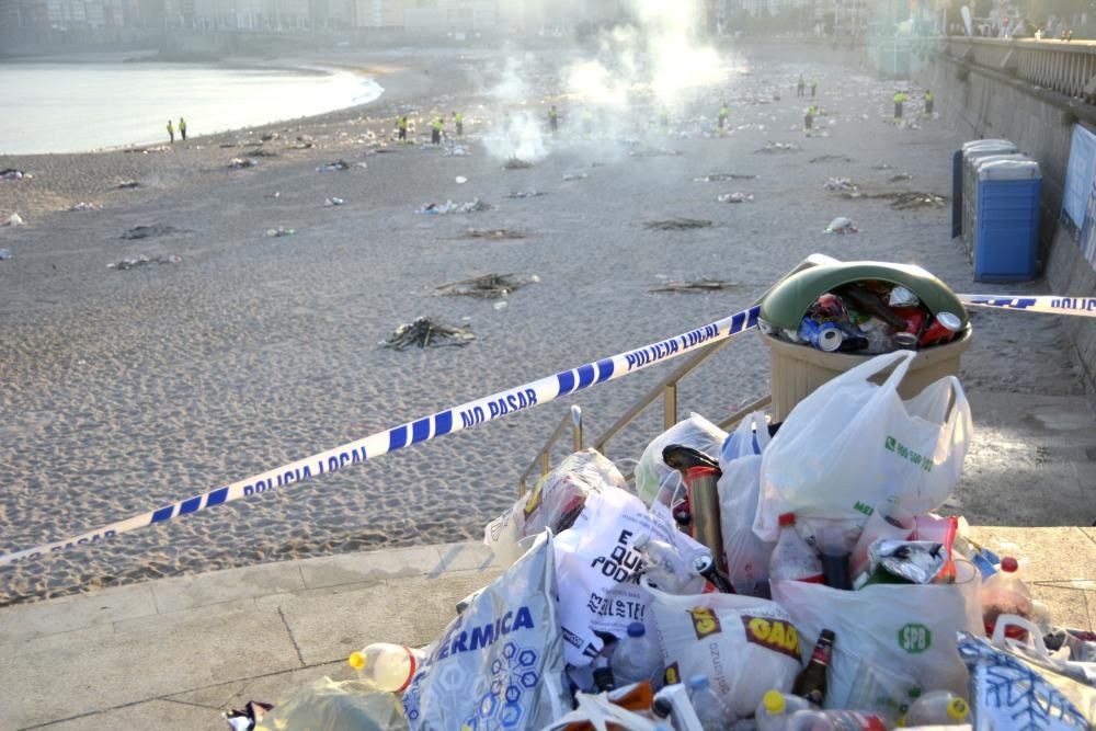 Así amanecieron las playas de ensenada del Orzán