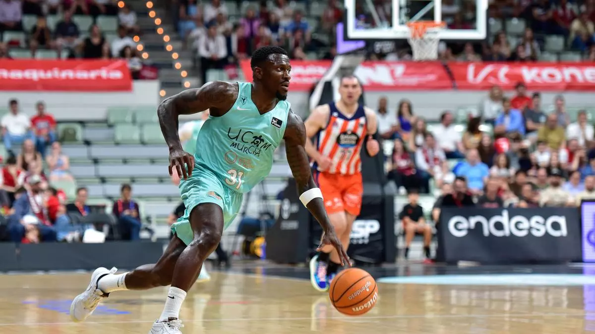 El UCAM Murcia vence al Leyma Coruña en su despedida del Palacio (105-93)