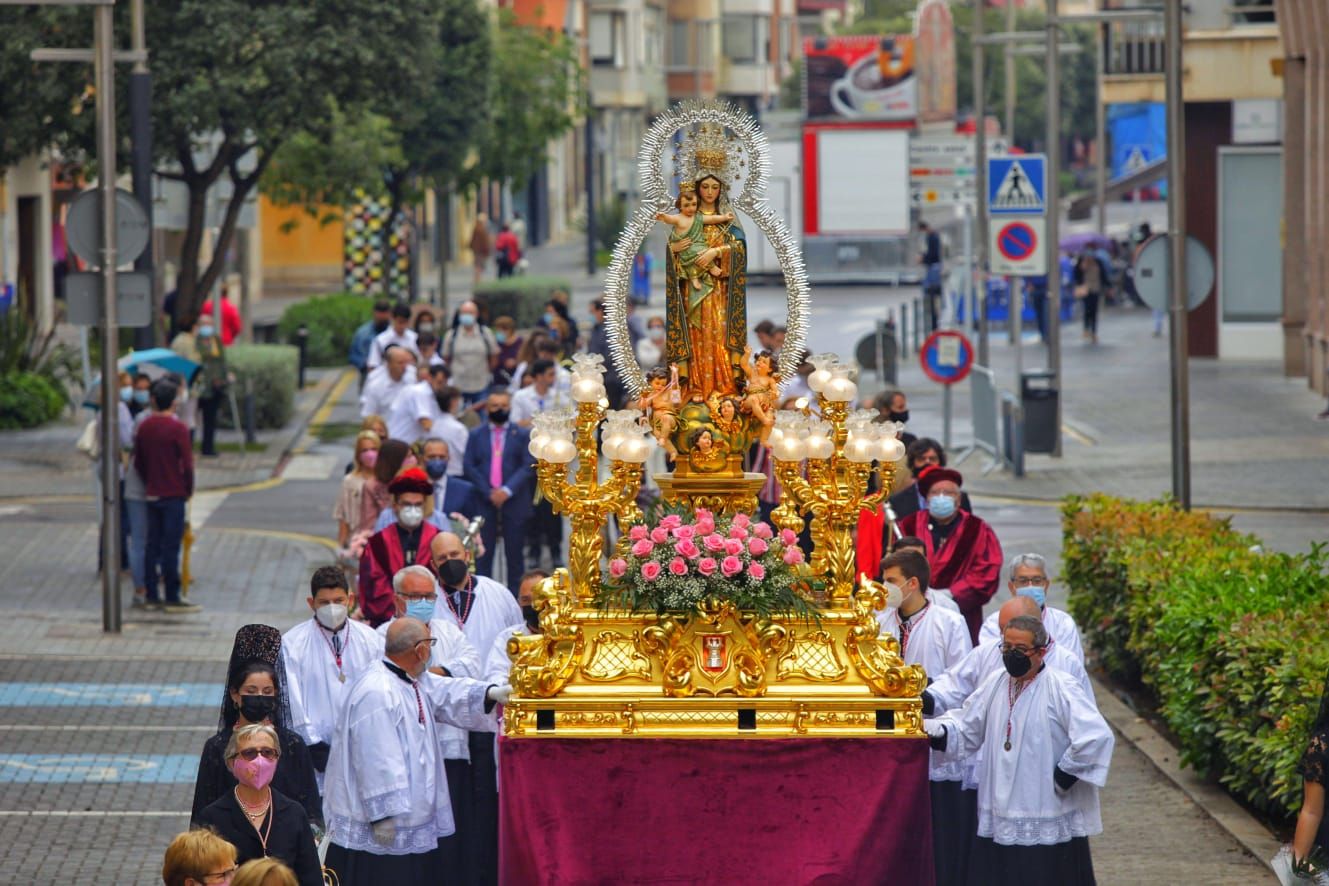 Vive en imágenes la ofrenda de flores a la Mare de Déu del Roser en Almassora