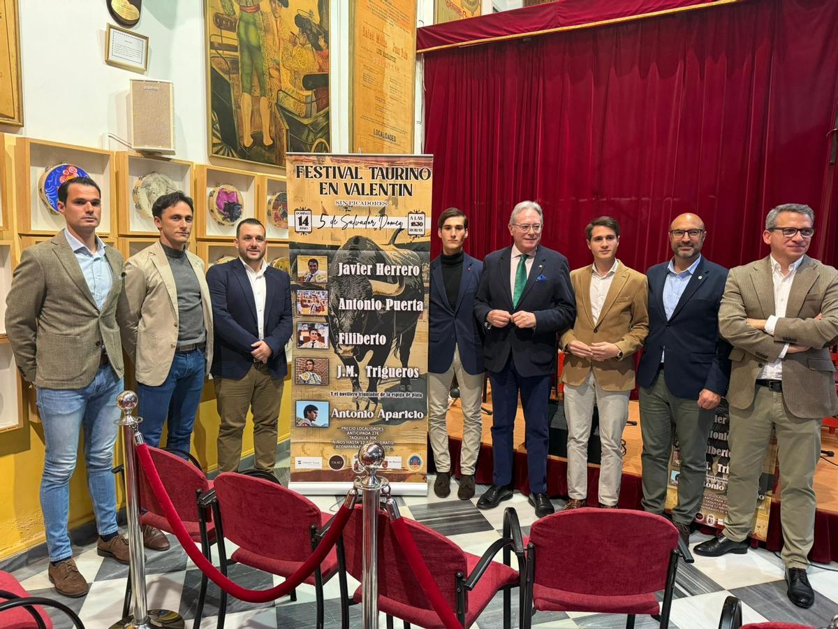 Presentación del festival taurino en Valentín en el Real Club Taurino de Murcia