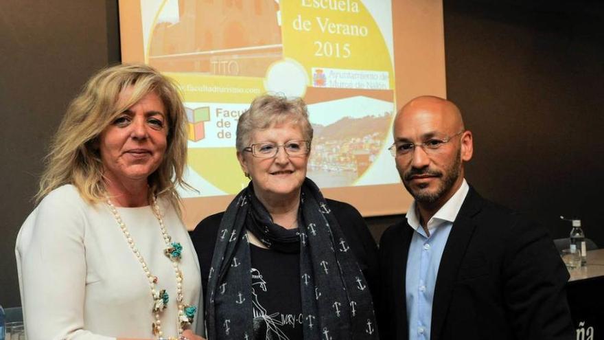 Por la izquierda, Covadonga Vigil, Carmen Arango y Hugo Bande, ayer, en la presentación.