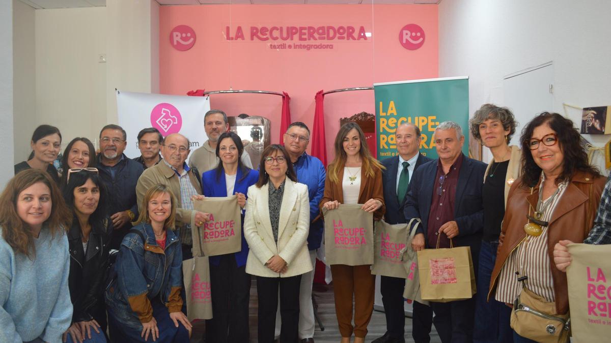 Proyecto Abraham abre una tienda de ropa de segunda mano en Murcia
