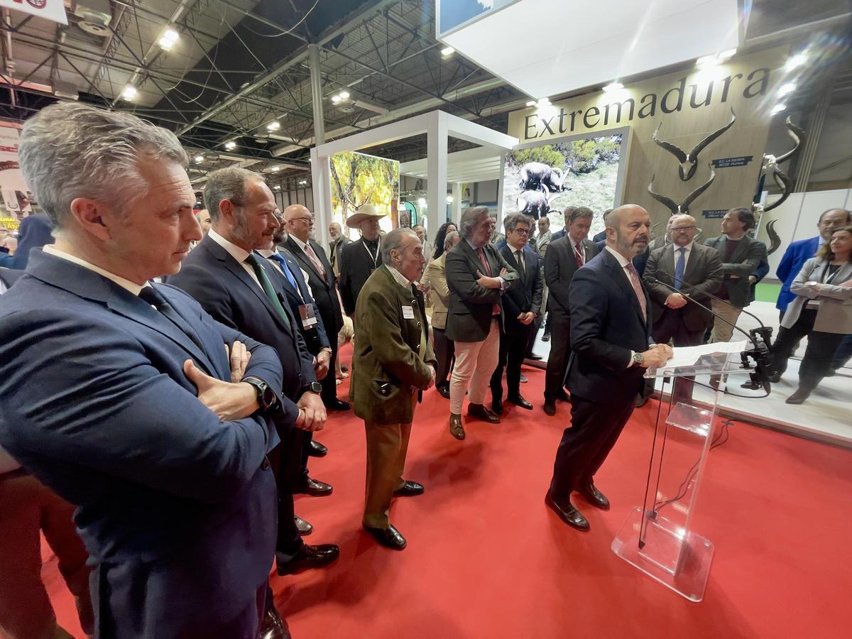 El consejero de Gestión Forestal y Mundo Rural de la Junta de Extremadura en funciones, Francisco Ramírez, en la inauguración de la XIII Cinegética+SIC, en Madrid.