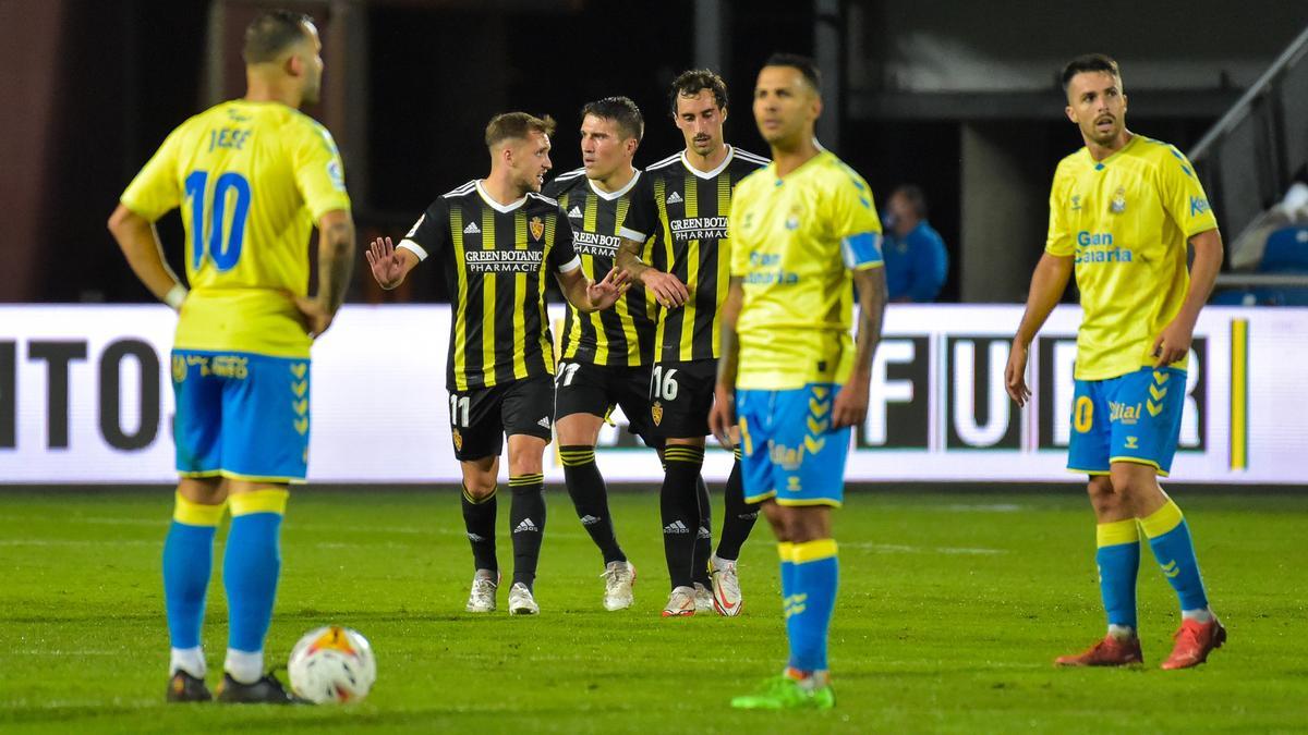 Vada, Zapater y Eguaras, tras uno de los tres goles del Zaragoza en Las Palmas.