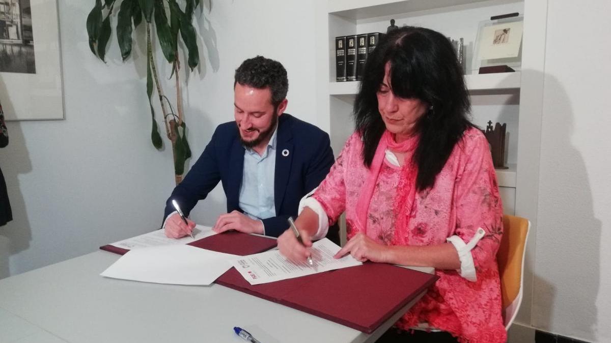 PSOE y Podemos firman un acuerdo político para la legislatura