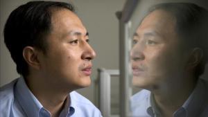 zentauroepp46033216 in this oct  10  2018 photo  he jiankui is reflected in a gl181126091123