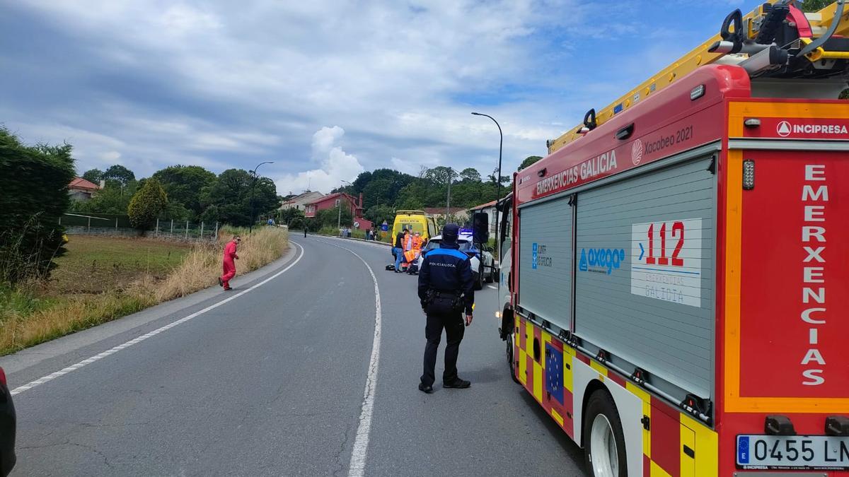 El operativo de ayuda al ciclista accidentado en Lalín