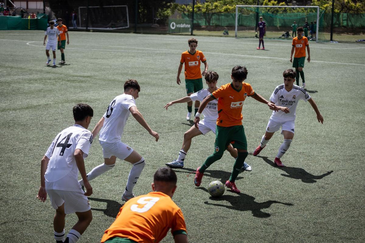En imágenes | Así ha sido la gran final del Torneo Cesaraugusta de Zaragoza entre el Real Madrid y el Valencia En imágenes | Así ha sido la gran final del Torneo Cesaraugusta de Zaragoza entre el Real Madrid y el Valencia