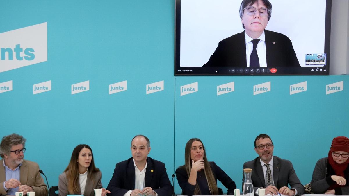 Reunión de la ejecutiva de Junts para decidir sobre la cuestión de confianza