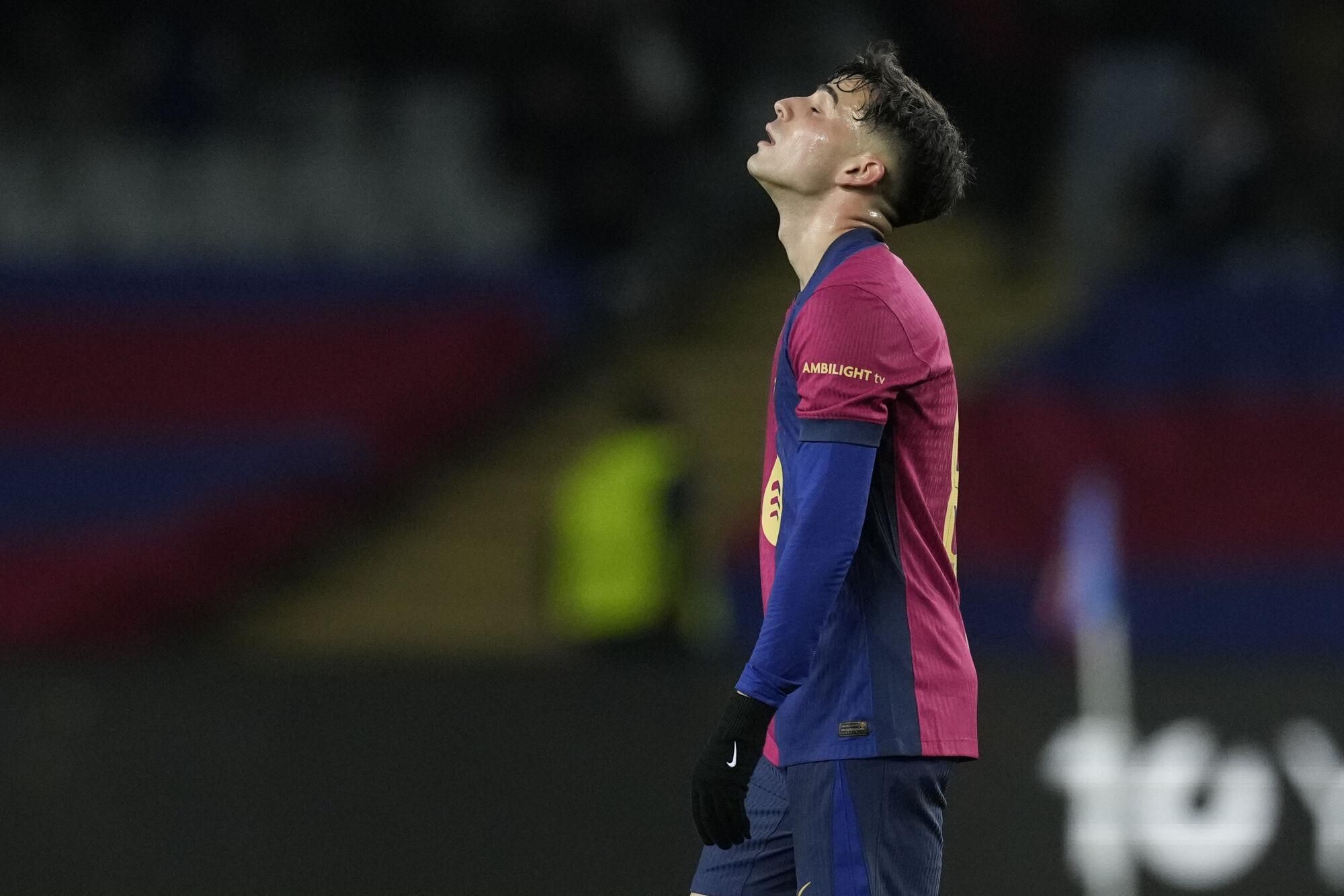 BARCELONA, 29/01/2025.- El centrocampista del FC Barcelona Pedri durante el partido ante el Atalanta, de la Liga de Campeones de la UEFA, este miércoles en Barcelona. EFE/ Alejandro García