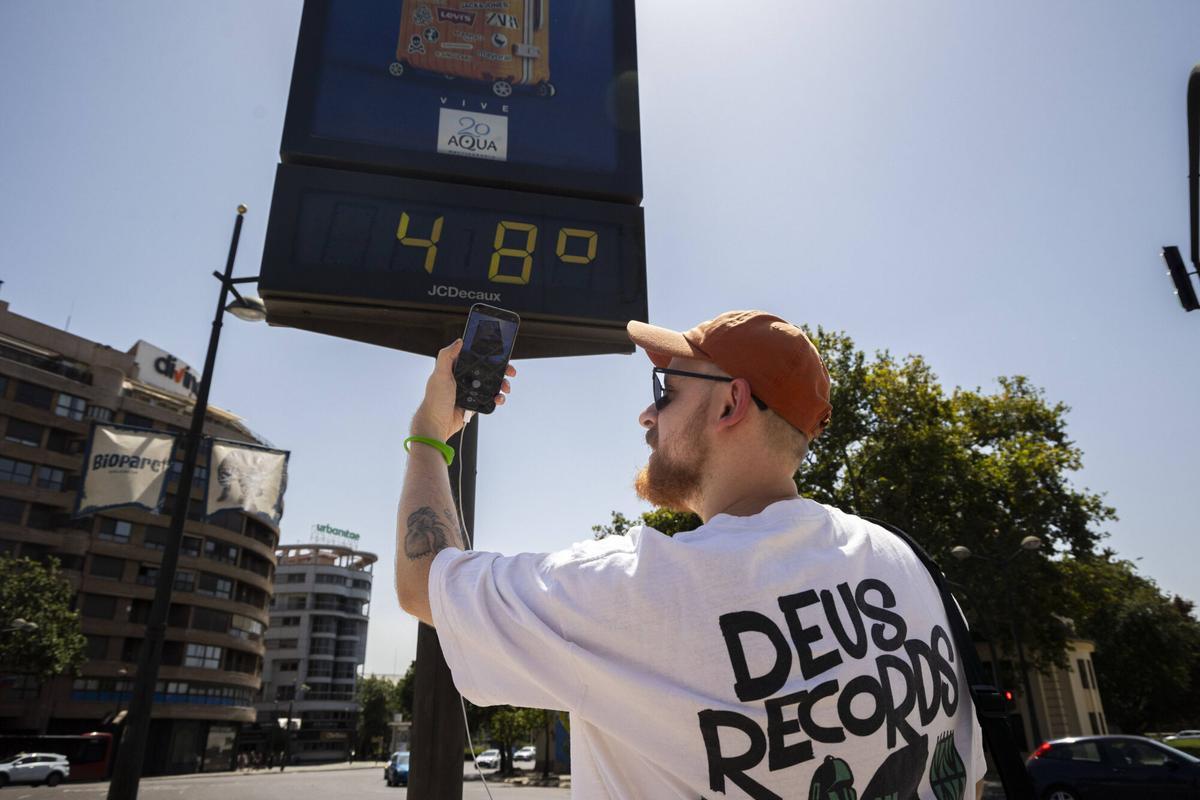Valencia. VLC. Calor extremo en Valencia con temperaturas de hasta 43 grados y térmometros que marcan hasta 48