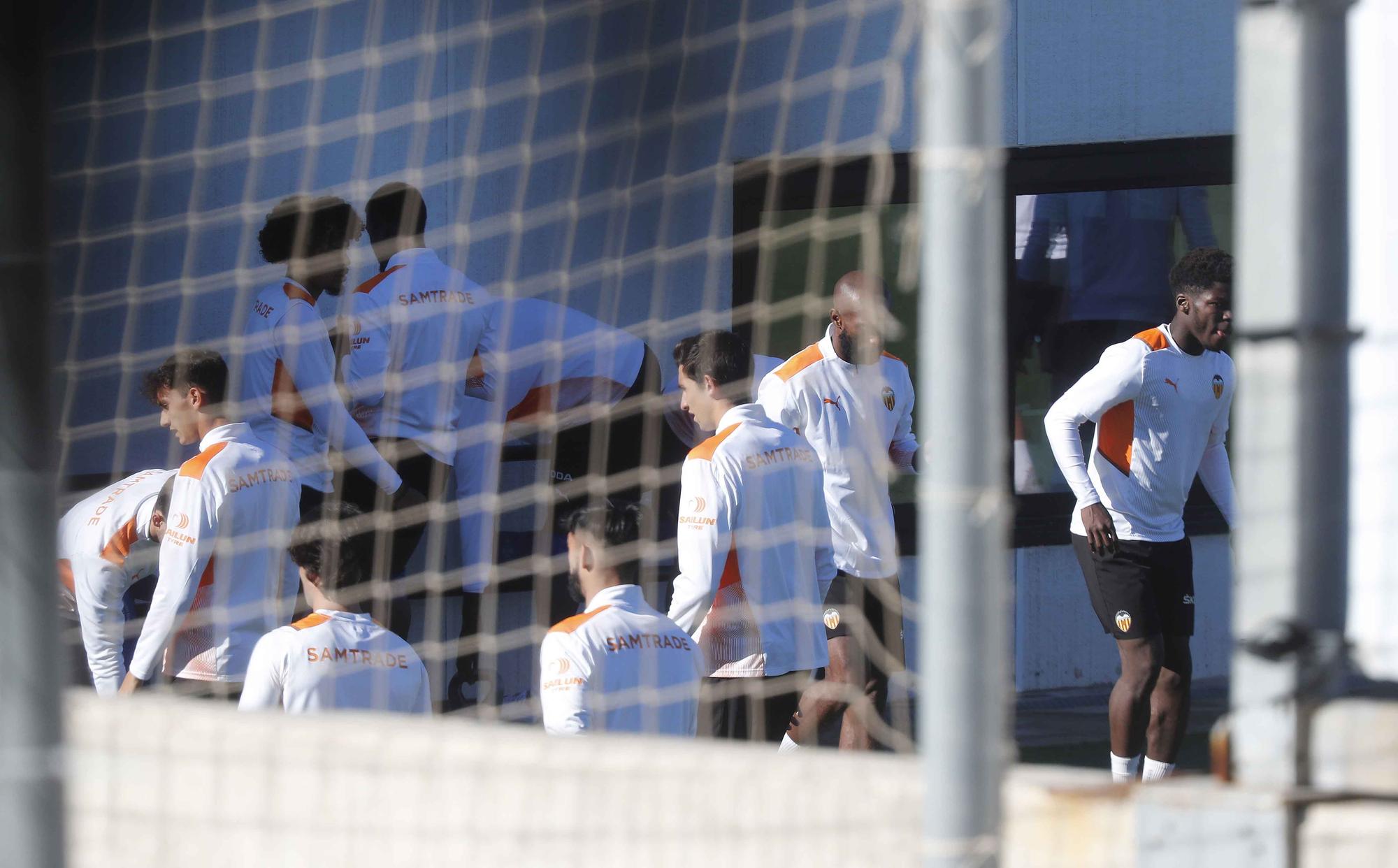 Entrenamiento del Valencia, a puerta cerrada