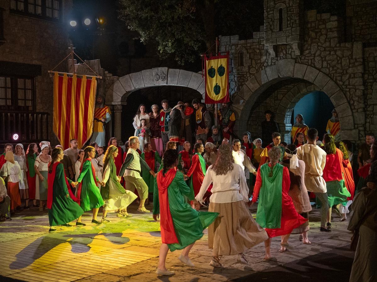 L'obra compta amb una gran participació d'actrius i actors