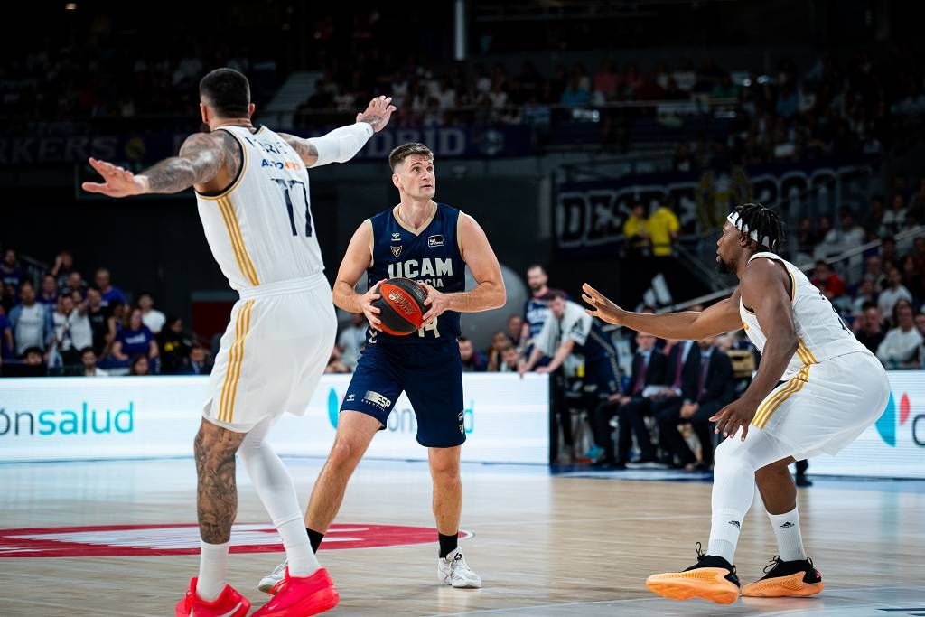 Las imágenes del Real Murcia-UCAM Murcia, primer partido de la final de la ACB